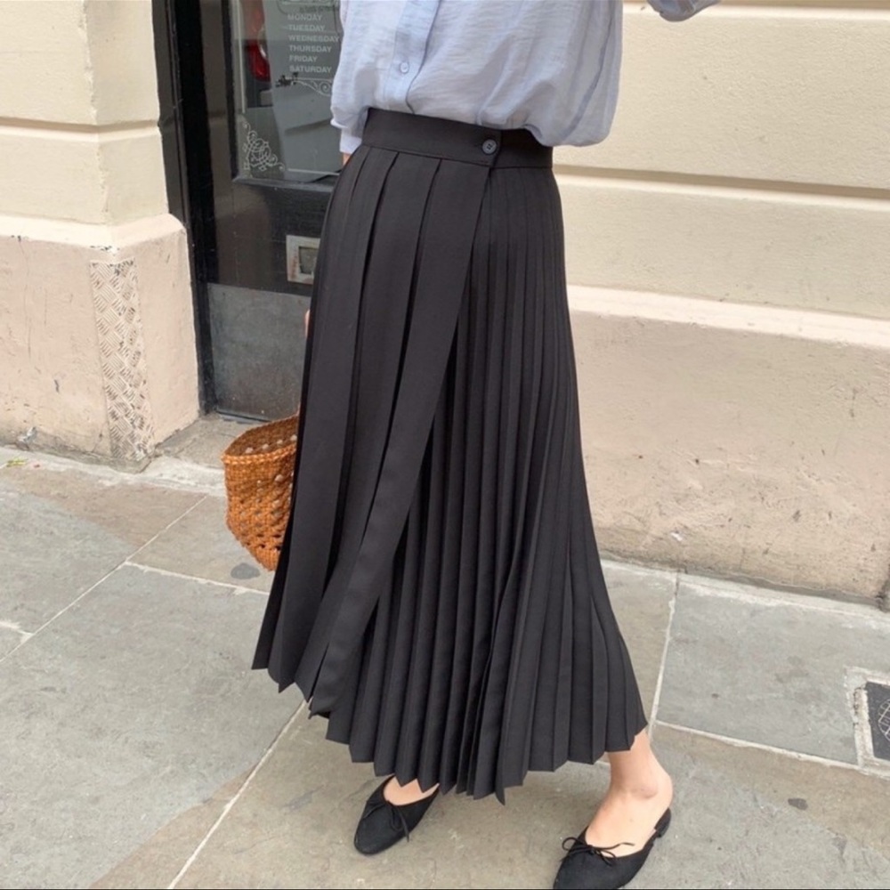 (New w/out tag) Adjustable size pleated midi skirt